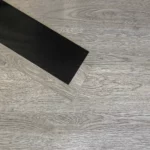 Piso Vinílico Pegable Glubase Listón Malayo 2 mm LVT Tránsito Comercial Frigg 5.02m² - Imagen 2