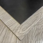 Piso Vinílico Pegable Glubase Listón Malayo 2 mm LVT Tránsito Comercial Frigg 5.02m² - Imagen 3