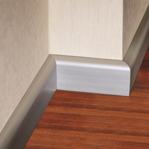 Zócalo de Aluminio Atrim Apolo 70 mm Cromo Brillante 250 cm