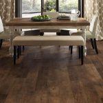 Piso Vinílico Confort Roble Oscuro 5 mm con manta SPC Tránsito Comercial Click
